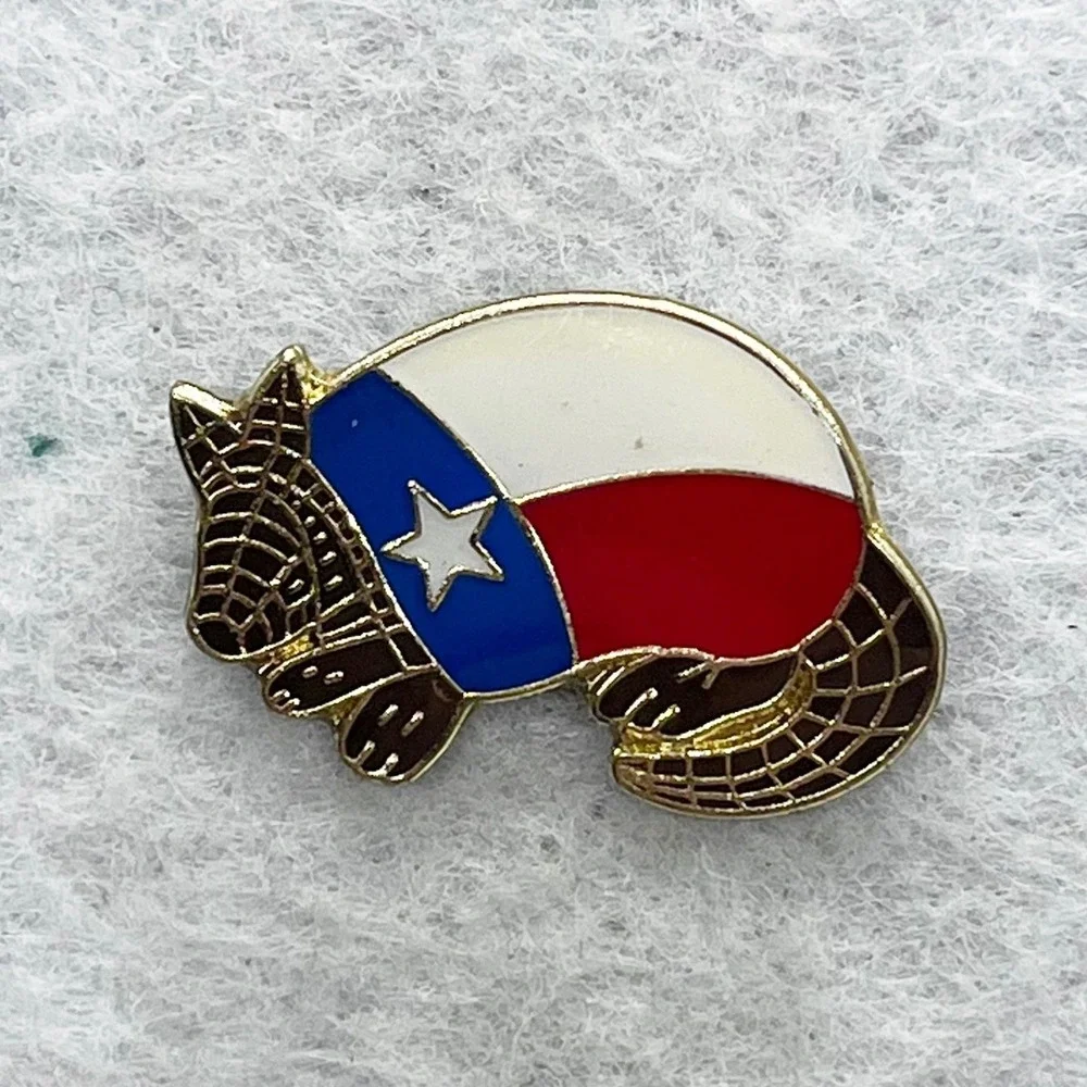 🔮‎ 5/$25 Vintage Texas Flag Armadillo Pin
